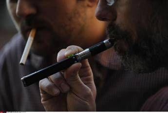 Oncologi: "In 4 anni raddoppiato uso sigarette elettroniche e tabacco riscaldato"