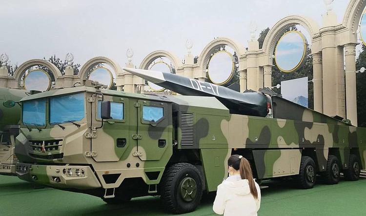 La Cina svela il super missile ipersonico: cos'è il DF-17 e che segnale lancia agli Usa