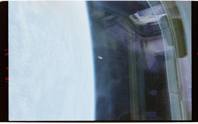 EUA divulgam imagens de OVNI registradas por astronautas no ônibus espacial Columbia