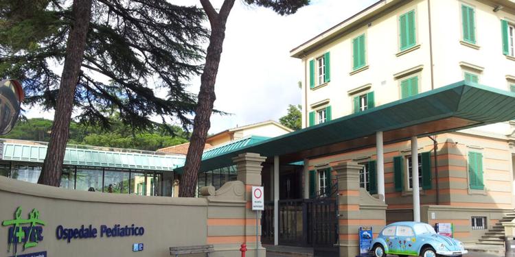 Bimba di otto mesi ustionata in casa nell'Aretino: trasferita a Firenze