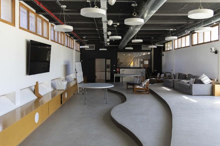 Sala común en la sede de Hakuna