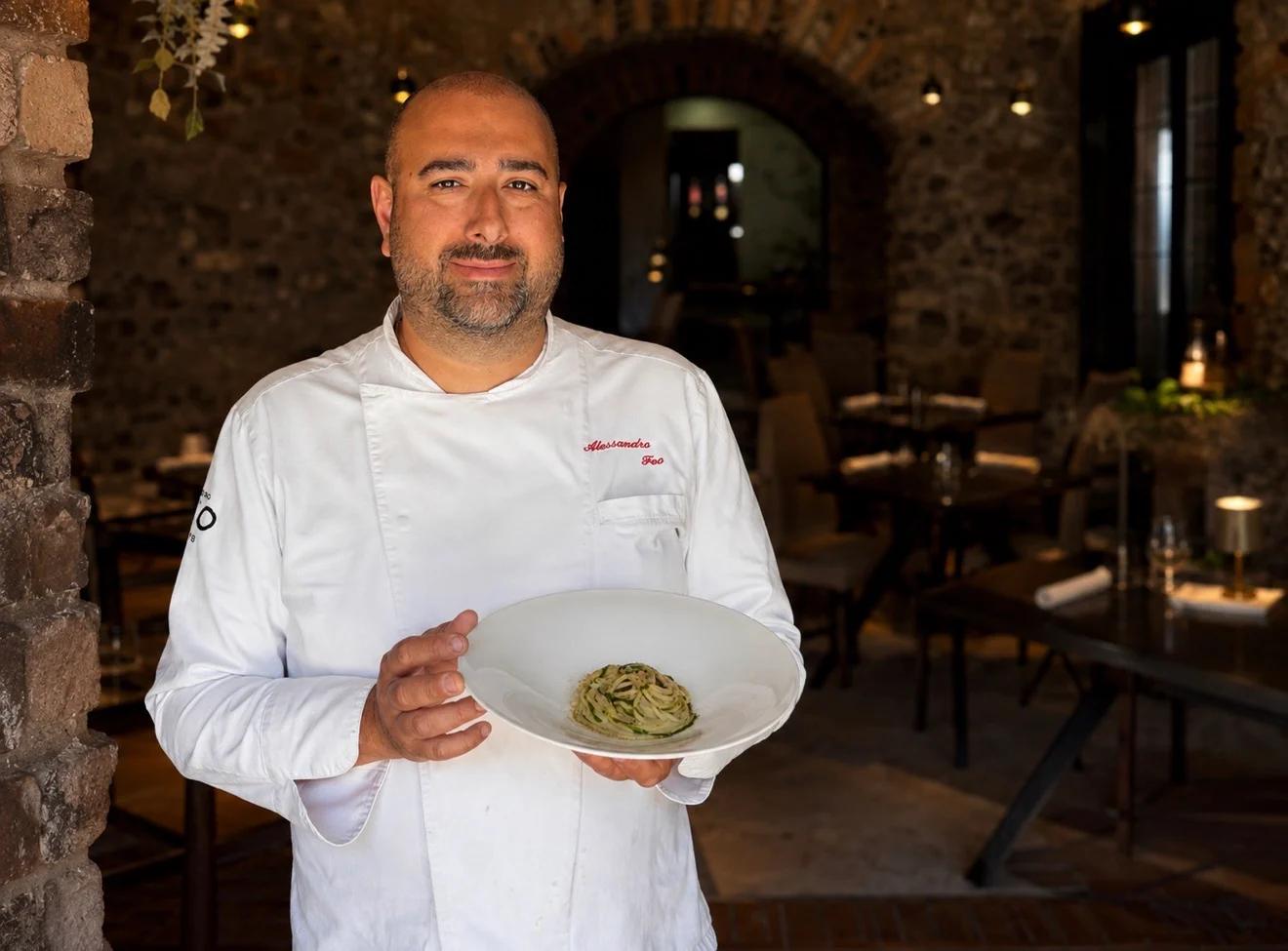 “Sapori in tavola”: spaghetto alle vongole contemporaneo, ecco la ricetta dello chef Alessandro Feo