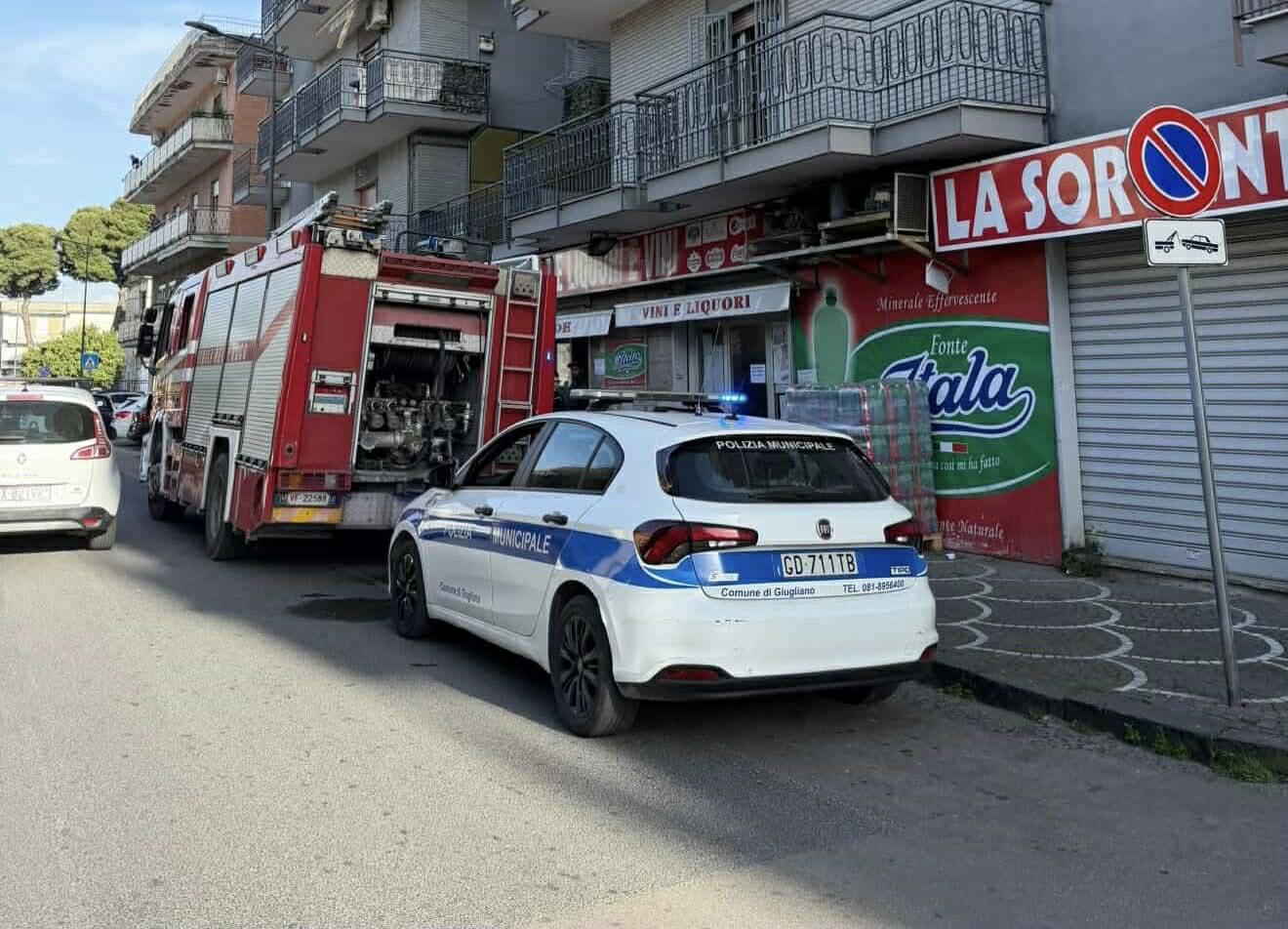 Paura a Giugliano, incendio in una palazzina di via Fratelli Maristi. Edificio evacuato