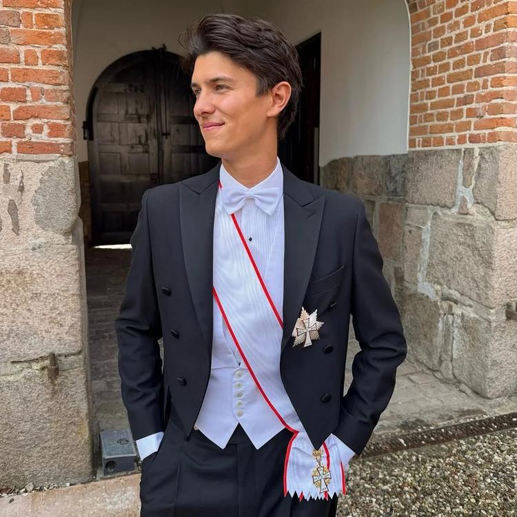 Nicolás de Dinamarca reaparece en una boda de ensueño con la joya que le concedió Federico tras perder sus títulos