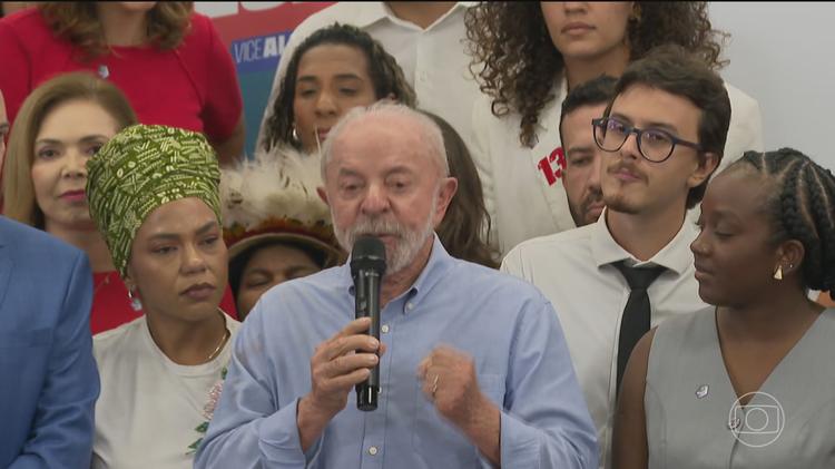 Presidente Lula, candidato à reeleição pelo PT, se reúne com jovens eleitos